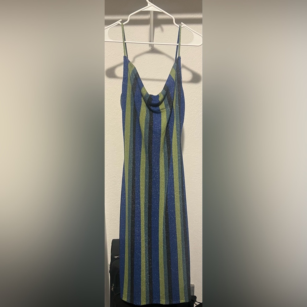 This Mimi Chica dress is a size large .
